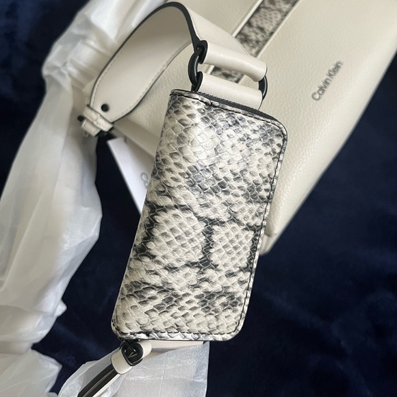 Calvin Klein purse - Picture 3 of 5